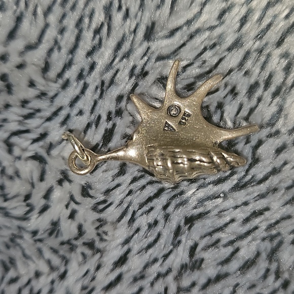 Sterling Conch shell Charm/pendant - Picture 3 of 3